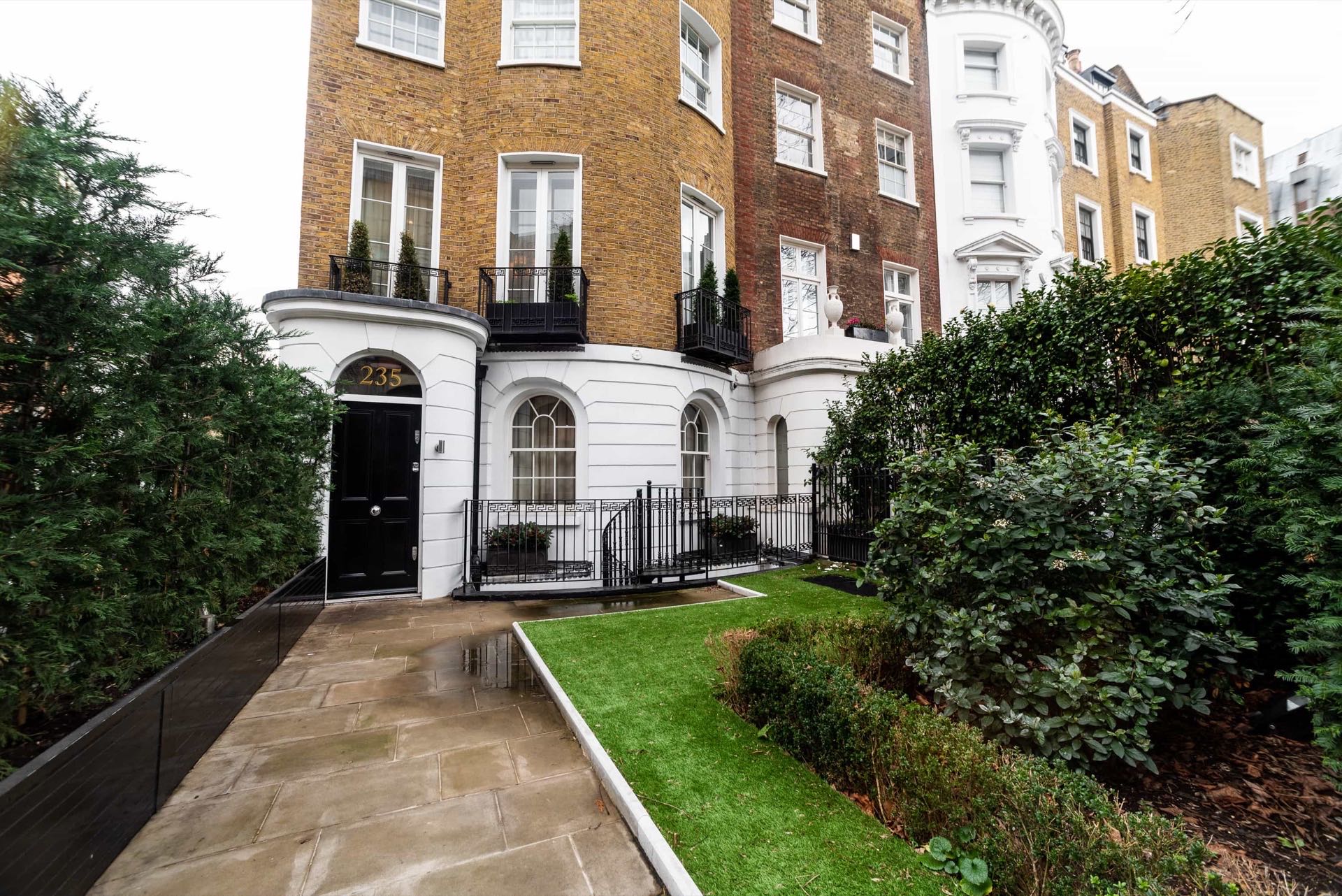 235 Knightsbridge